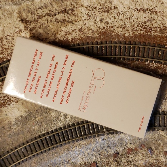 DEPARTMENT 56 - Village Accessories Series - Street Lamp Set - In Original Box - Picture 6 of 8